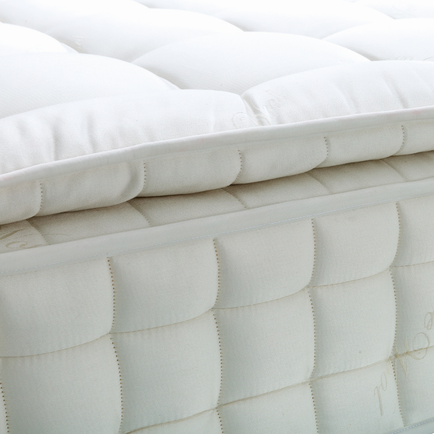 PURE WOOL Luxury Handmade Natural Organic Mattress
A new dimension of health and natural comfort